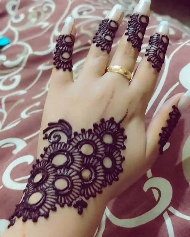 15 Simple and Stylish Back Hand Mehndi Design Ideas